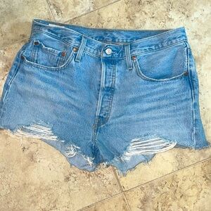 Levi’s denim cutoff jean shorts Size 32